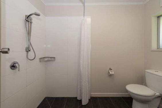 Deluxe Family Unit - shower